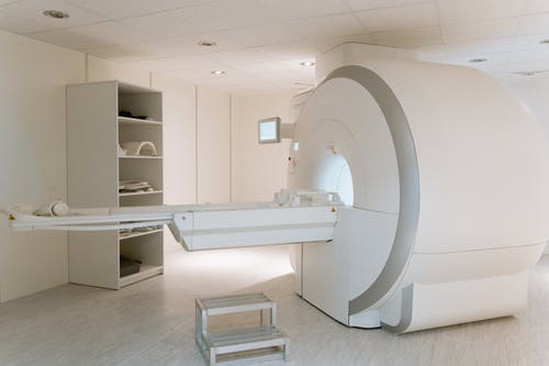 picture of closed MRI machine